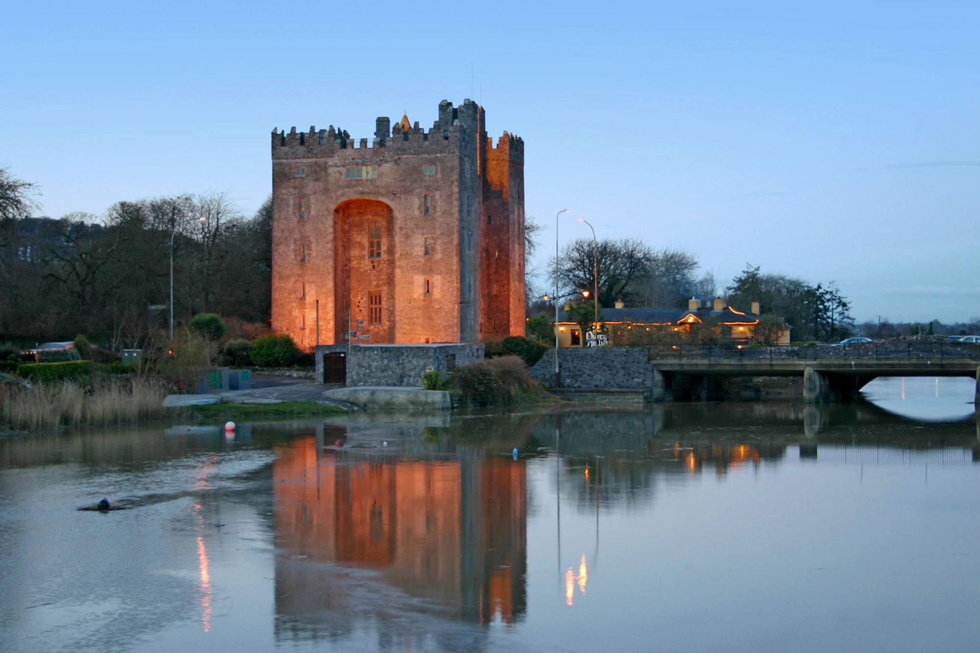 Bunratty Castle and Folk Park | Family Attractions Clare | Castles in Ireland | Bunratty Castle & Folk Park